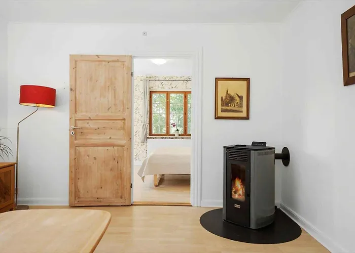 Bright Modern Near Hindemae