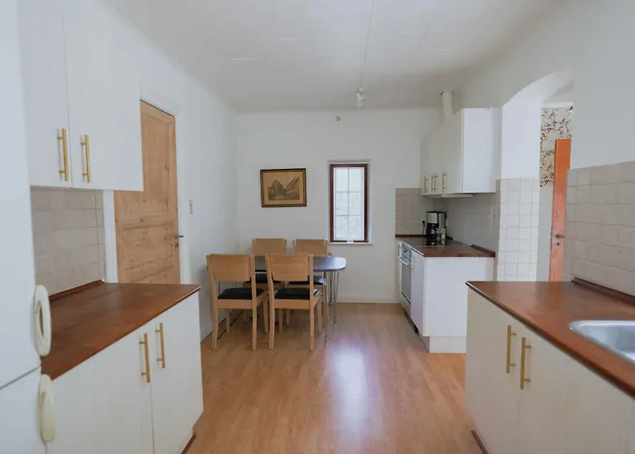 Bright Modern Near Hindemae